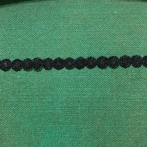 Flower pattern lace chocker